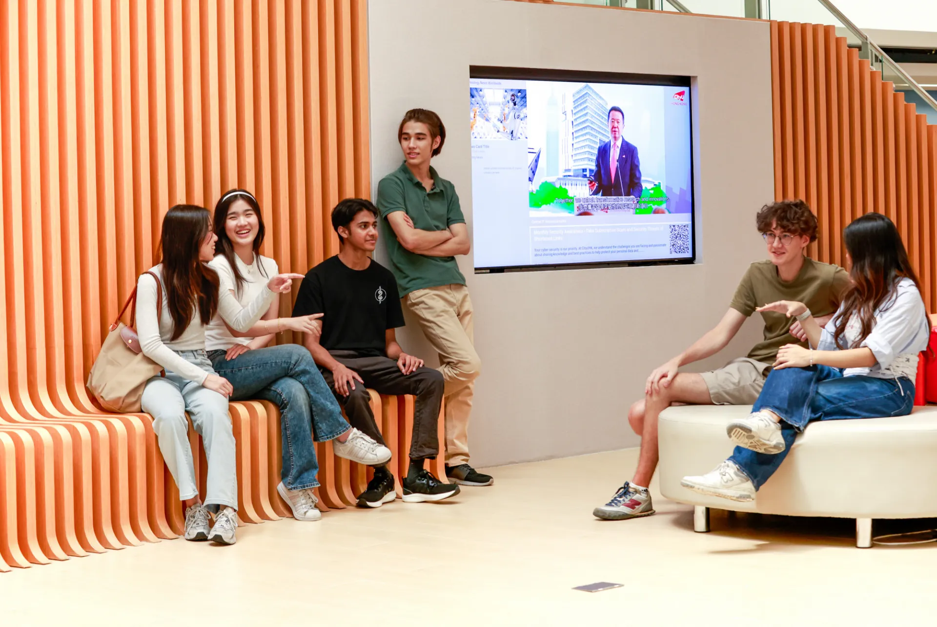 CityUHK students in lounge